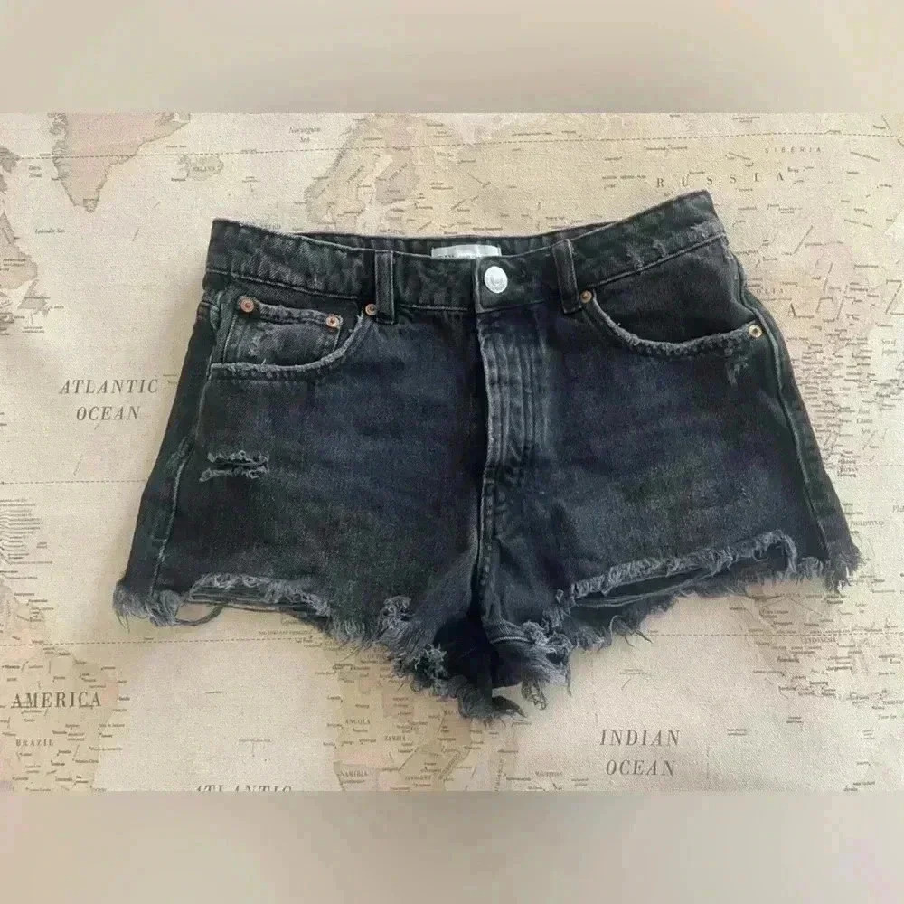 ZARA Distressed High Rise Denim Super Short Shorts Frayed Hem Size 4 Buttonfly